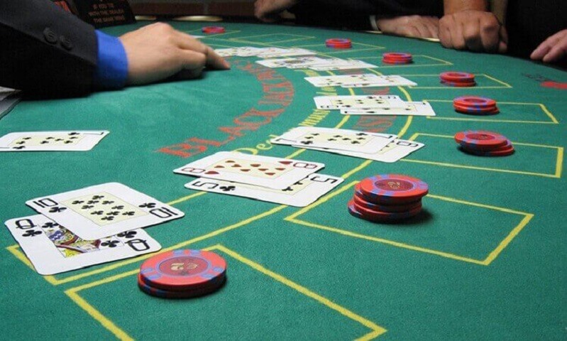 Điều gì khiến Blackjack hấp dẫn đến vậy